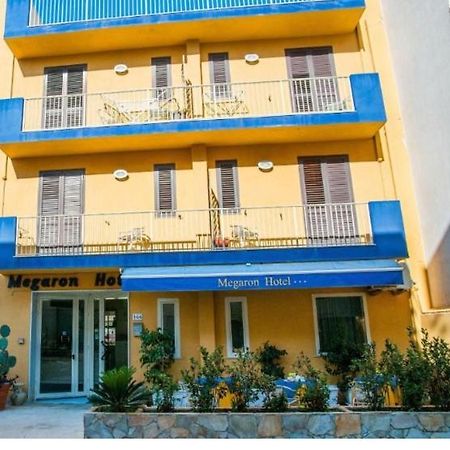 Megaron Hotel Pozzallo Buitenkant foto