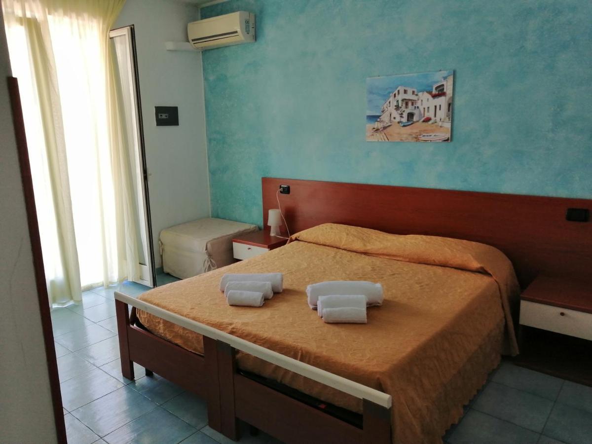 Megaron Hotel Pozzallo Buitenkant foto