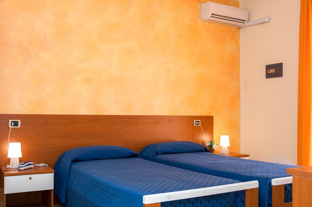 Megaron Hotel Pozzallo Kamer foto