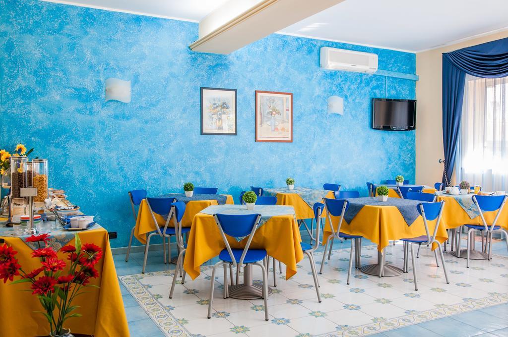Megaron Hotel Pozzallo Buitenkant foto