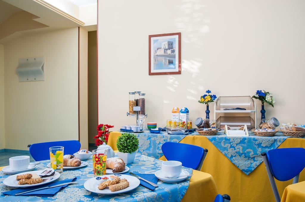 Megaron Hotel Pozzallo Buitenkant foto