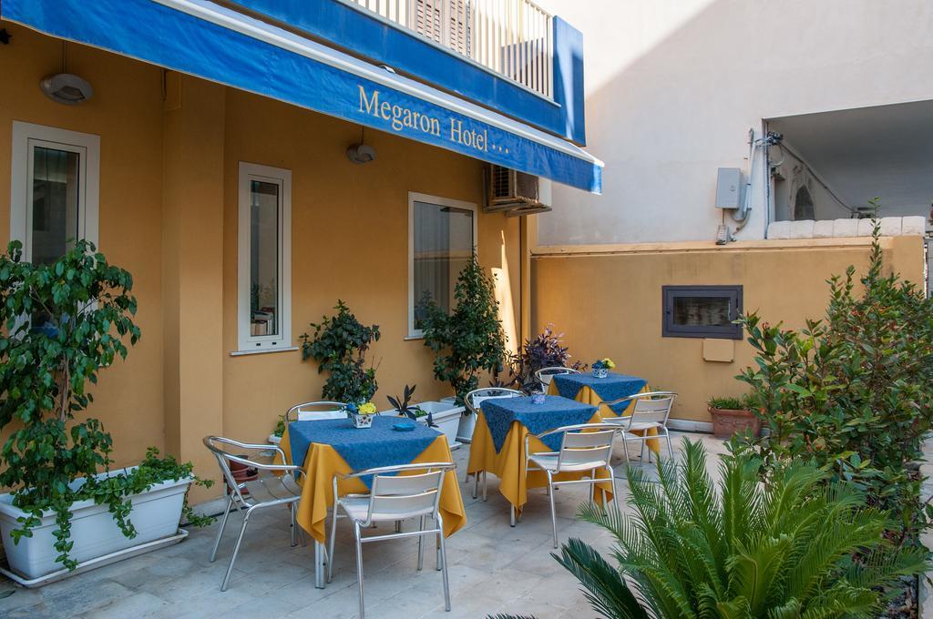 Megaron Hotel Pozzallo Buitenkant foto