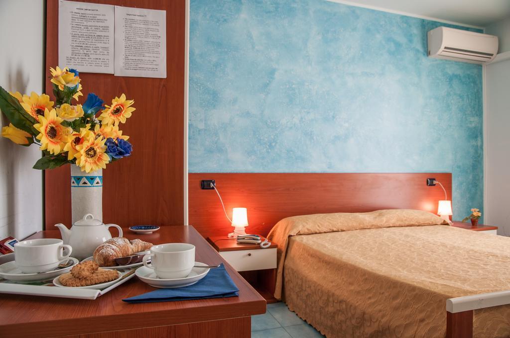 Megaron Hotel Pozzallo Buitenkant foto