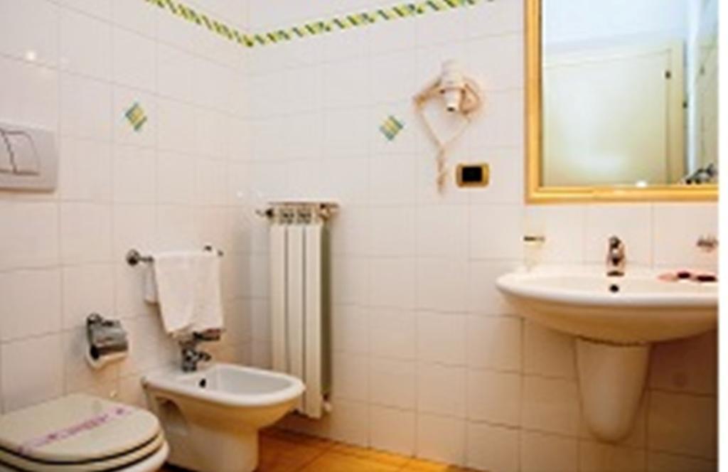 Megaron Hotel Pozzallo Buitenkant foto