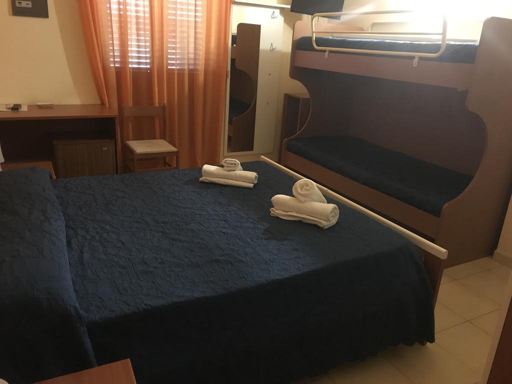 Megaron Hotel Pozzallo Buitenkant foto