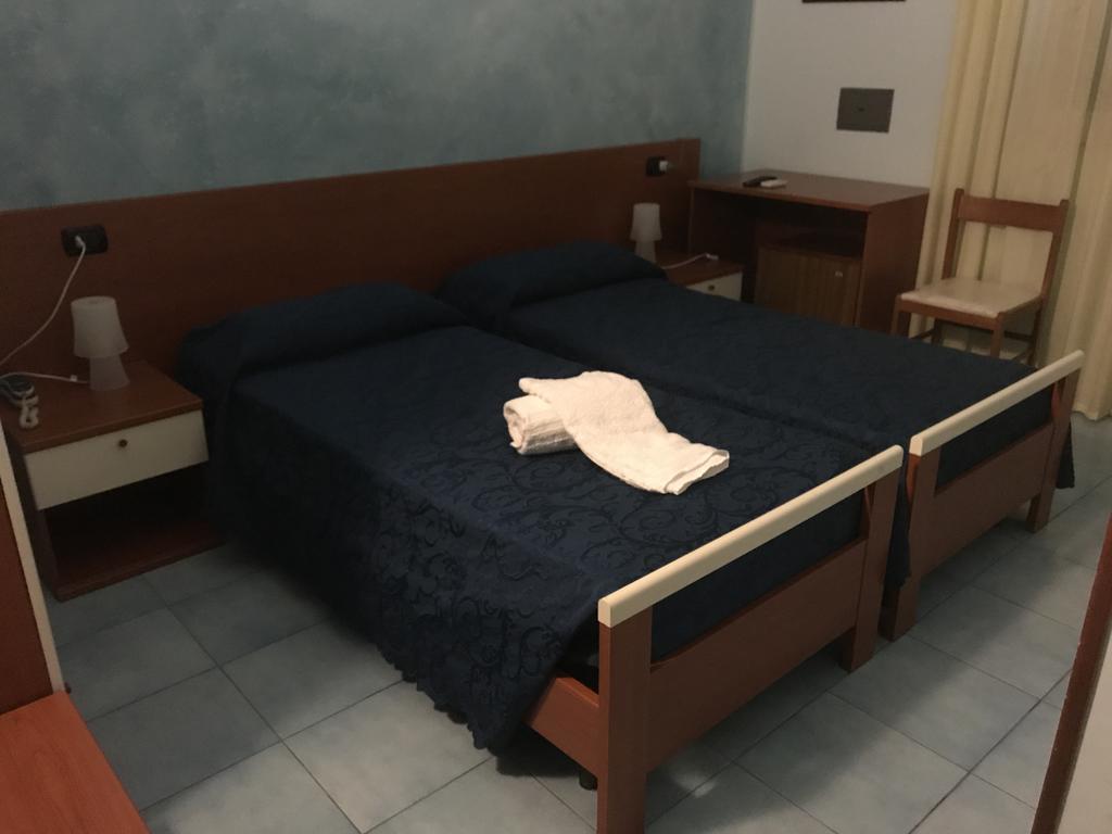 Megaron Hotel Pozzallo Buitenkant foto